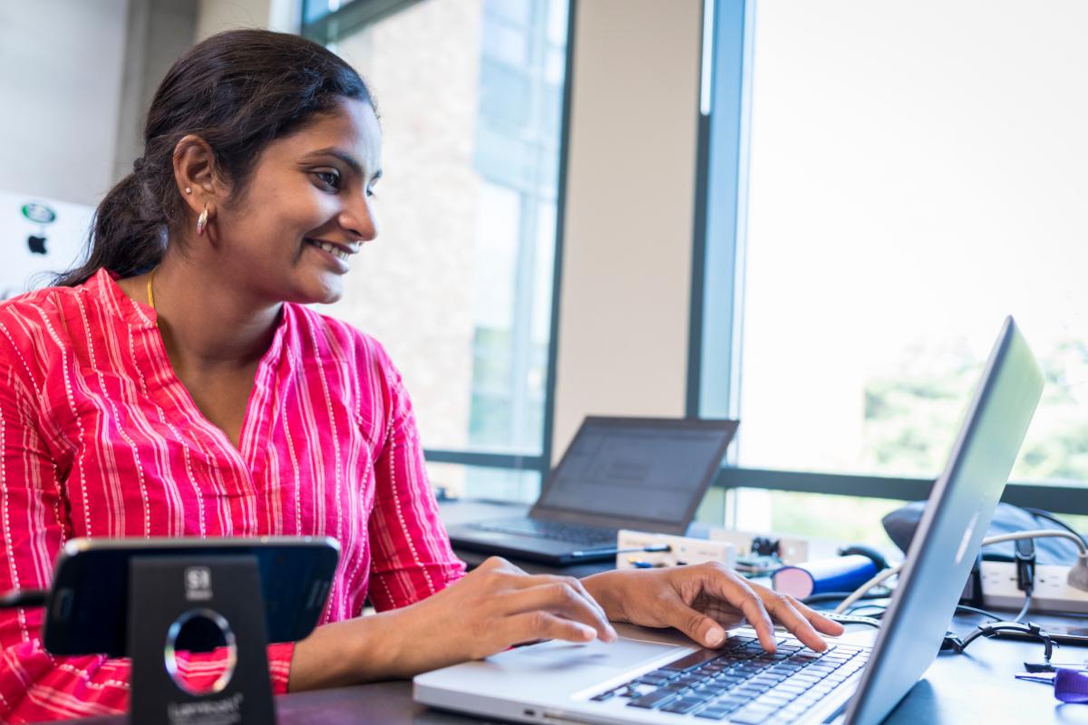 Rajalakshmi Nandakumar demonstrates her sonar technology for collecting sleep data in the Computer Science and Engineering Building on the UW Campus